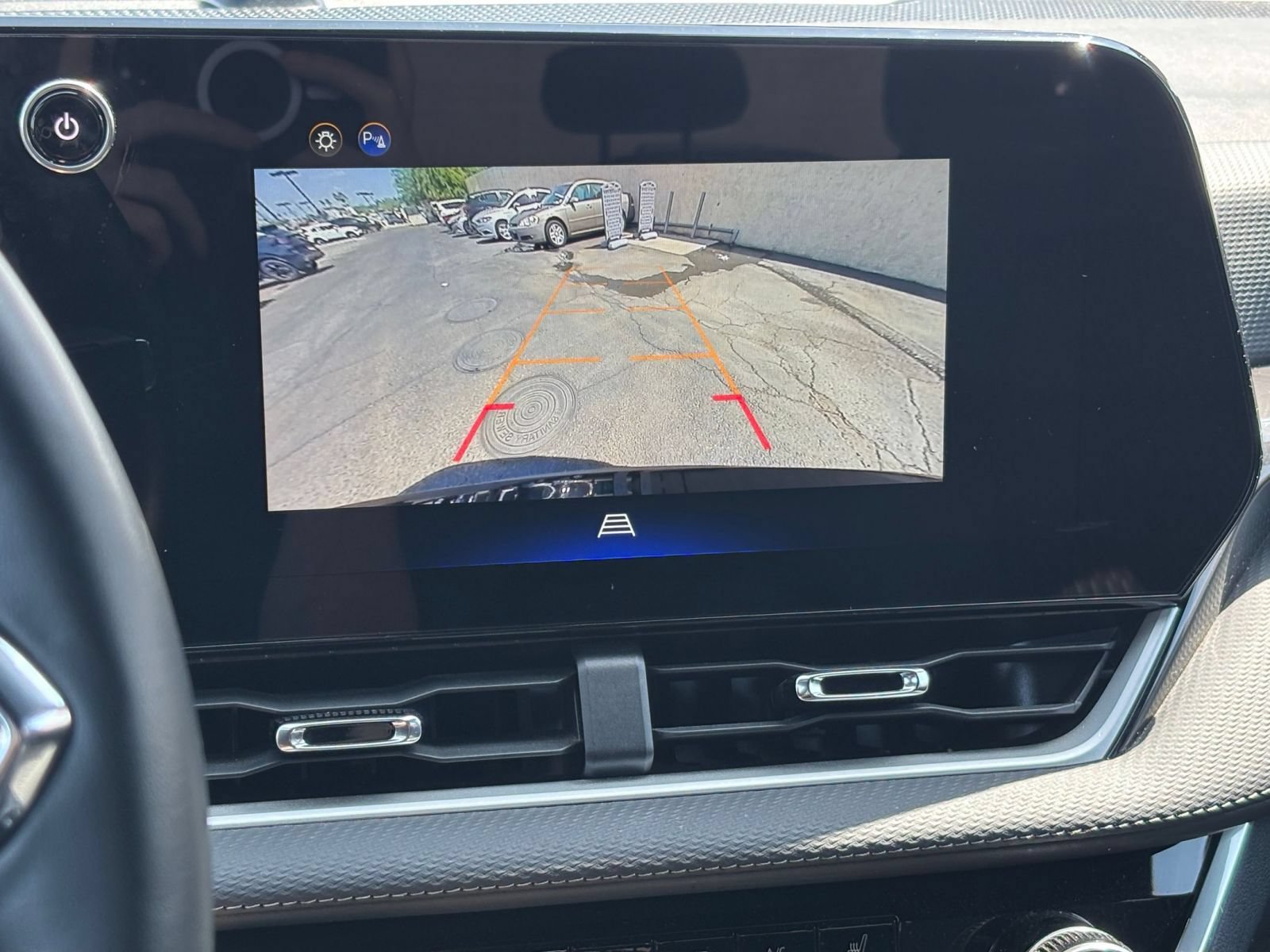 Used 2025 Chevrolet Equinox LT FWD image 24