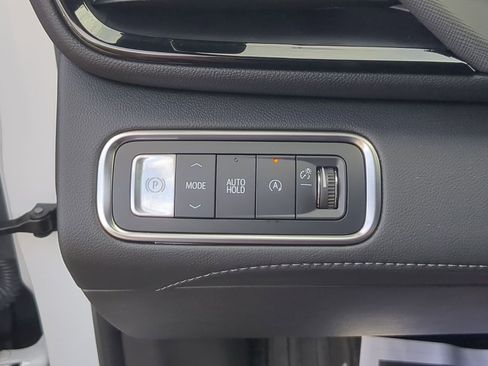 Used 2025 Buick Enclave Preferred w/ Power Package image 18