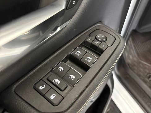 Used 2025 RAM 1500 Laramie w/ Sport Appearance Package AWD/4WD image 16