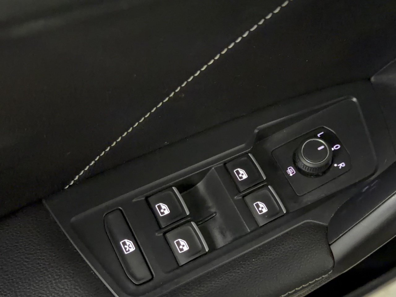 Used 2023 Volkswagen Tiguan SE FWD image 15