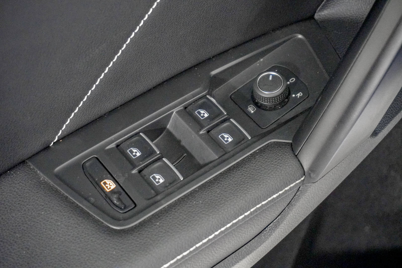Used 2023 Volkswagen Tiguan SE R-Line FWD image 17