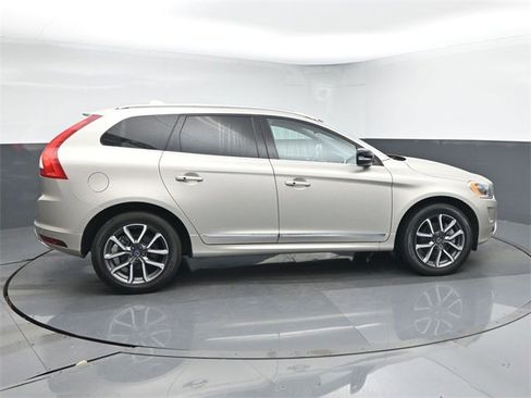 Used 2017 Volvo XC60 T6 Dynamic w/ Preferred Option Package image 8