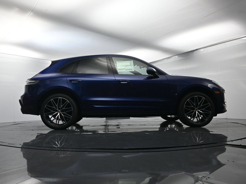Certified 2025 Porsche Macan AWD/4WD image 53