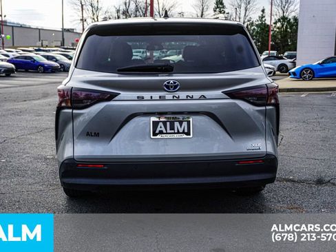 Used 2024 Toyota Sienna XLE image 11