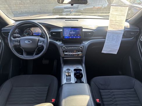 Used 2020 Ford Explorer XLT image 10