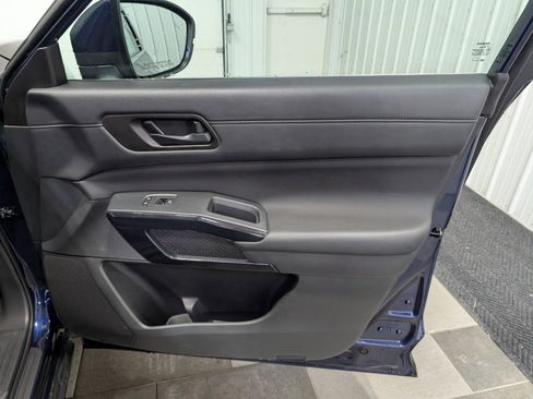 Used 2025 Nissan Pathfinder SV image 28