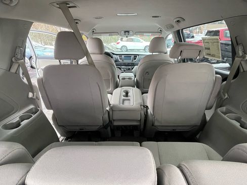 Used 2020 Kia Sedona LX image 24