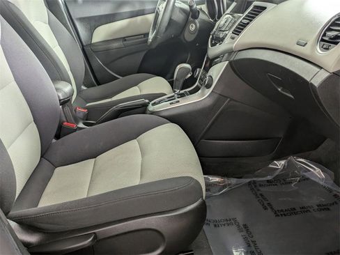 Used 2014 Chevrolet Cruze LS image 27