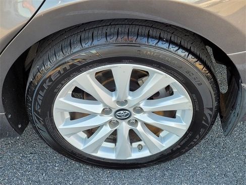 Used 2018 Toyota Camry LE image 18