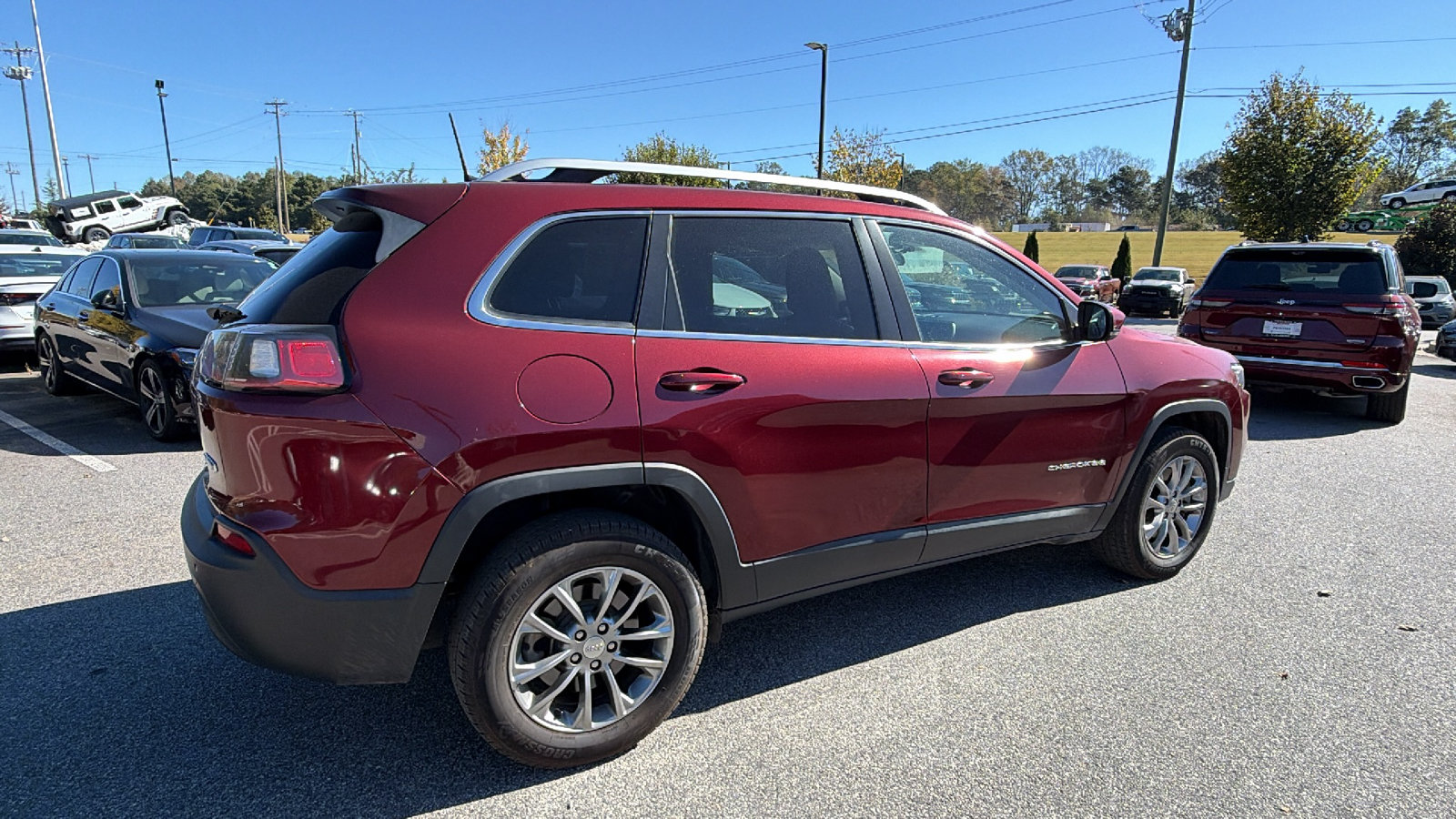 Used 2019 Jeep Cherokee Latitude Plus AWD/4WD image 8