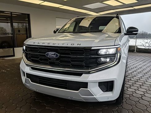Used 2025 Ford Expedition Max Platinum image 1