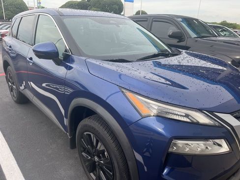 Used 2021 Nissan Rogue SV FWD image 3