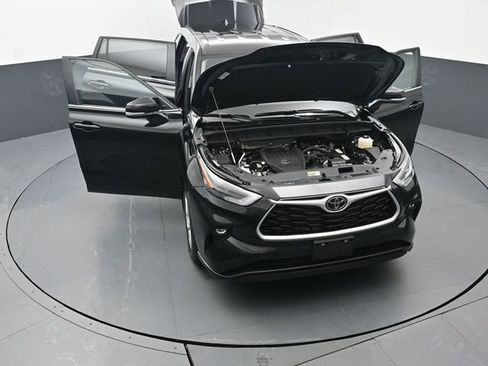 Certified 2025 Toyota Highlander LE image 57
