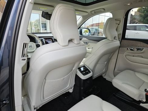 Certified 2024 Volvo XC90 T8 Plus w/ Protection Package Premier AWD/4WD image 17