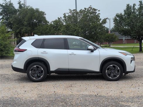 Used 2025 Nissan Rogue SV FWD image 8
