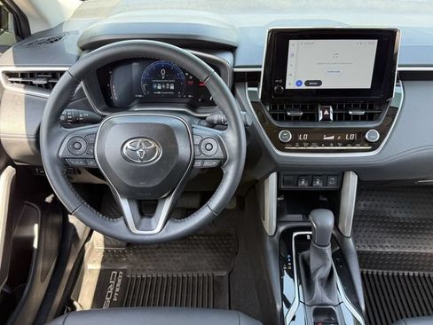 Used 2025 Toyota Corolla Cross XLE w/ Convenience Package AWD/4WD image 12