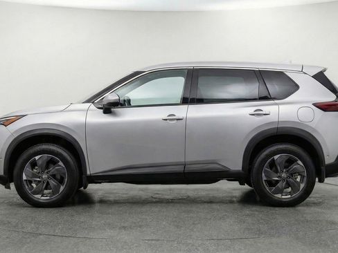 Used 2025 Nissan Rogue SV image 5