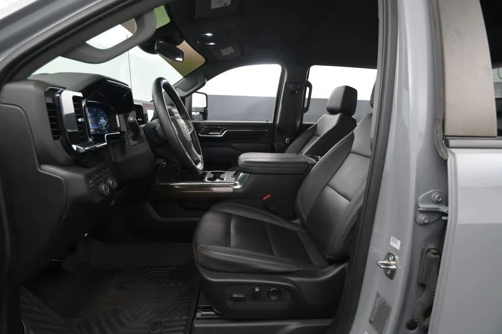 Used 2024 Chevrolet Silverado 2500 LT AWD/4WD image 45