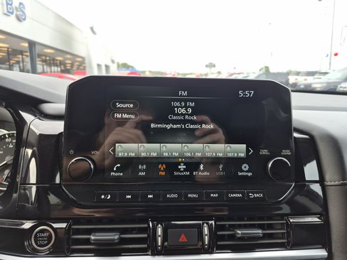 Used 2024 Nissan Pathfinder SL AWD/4WD image 32