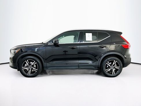 Used 2025 Volvo XC40 B5 Core image 4