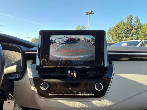 Used 2025 Toyota Corolla LE FWD image 28