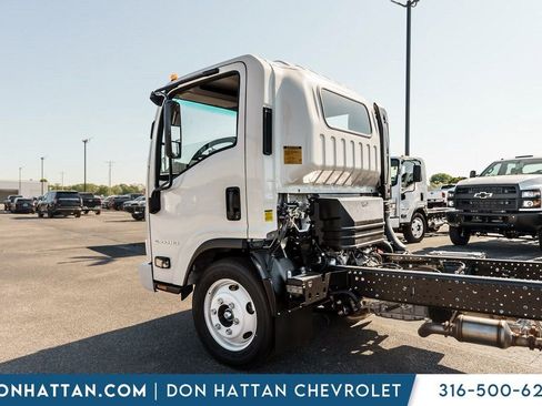 New 2025 Chevrolet Low Cab Forward image 23