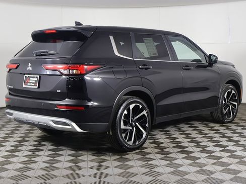 Used 2024 Mitsubishi Outlander SE image 11