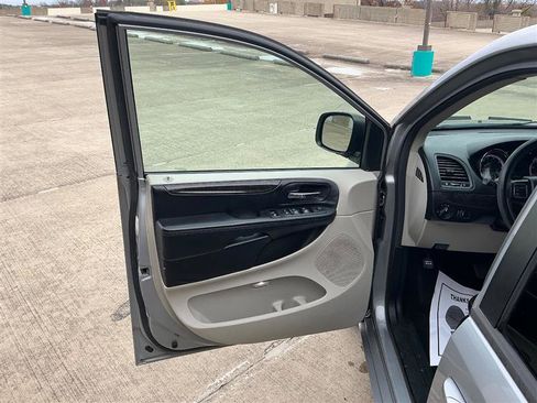Used 2013 Dodge Grand Caravan SXT image 15
