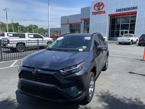 Used 2025 Toyota RAV4 XLE AWD/4WD image 1