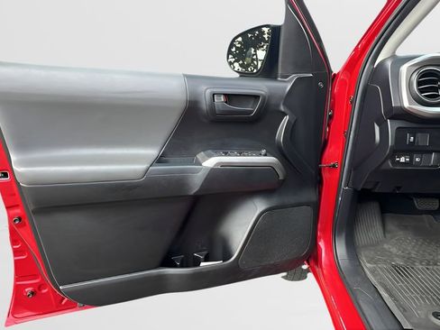 Used 2022 Toyota Tacoma SR5 w/ Technology Package RWD image 11