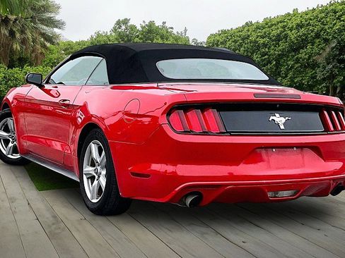 Used 2016 Ford Mustang Convertible RWD image 10
