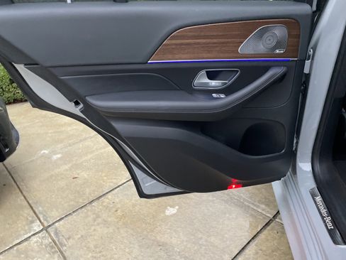 Certified 2025 Mercedes-Benz GLE 450 4MATIC image 37