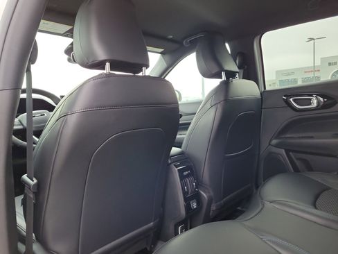 New 2026 Jeep Compass Latitude image 10