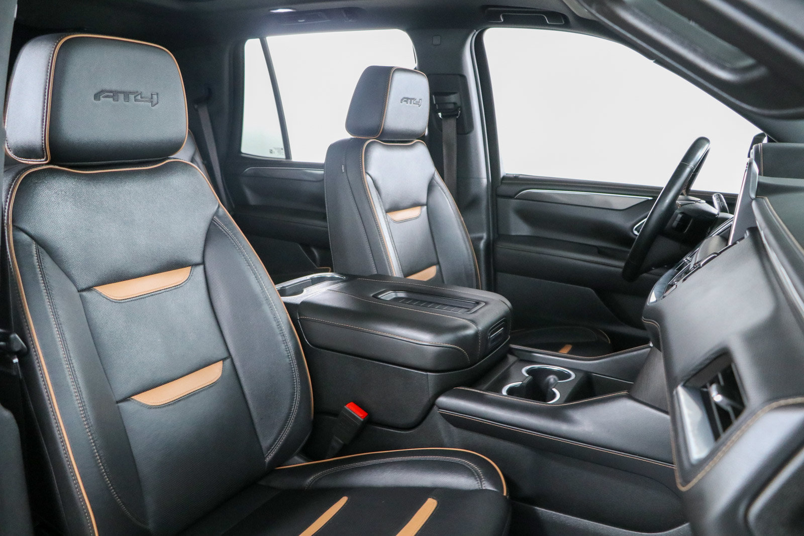 Used 2024 GMC Yukon AT4 w/ Technology Package AWD/4WD image 32