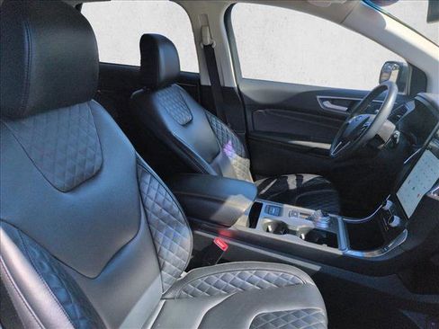 Used 2024 Ford Edge Titanium image 21