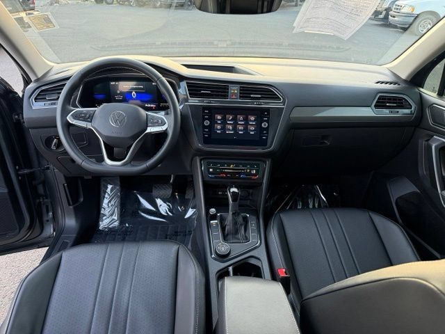 Used 2022 Volkswagen Tiguan SE AWD/4WD image 32