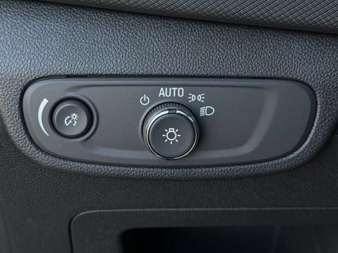 New 2026 Chevrolet TrailBlazer LT w/ Midnight Edition FWD image 17