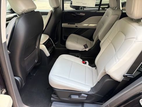 New 2026 Lincoln Aviator 2WD w/ Jet Appearance Package image 21