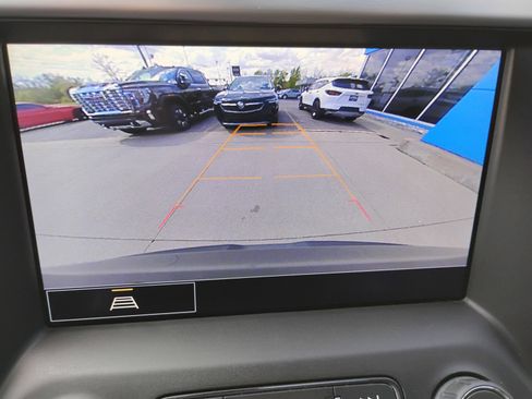 Used 2023 GMC Acadia SLT w/ LPO, Floor Liner Package FWD image 6