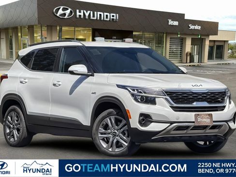 Used 2023 Kia Seltos S w/ Navigation Package AWD/4WD image 1