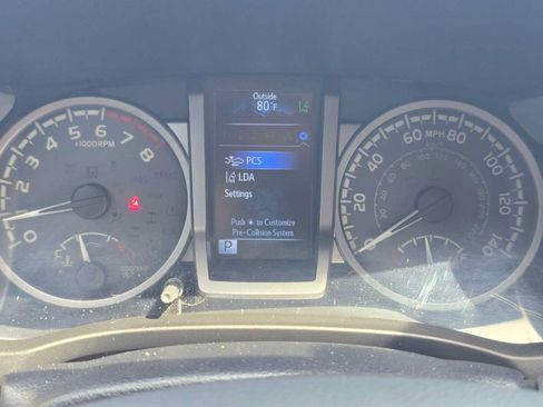Used 2019 Toyota Tacoma Limited AWD/4WD image 25
