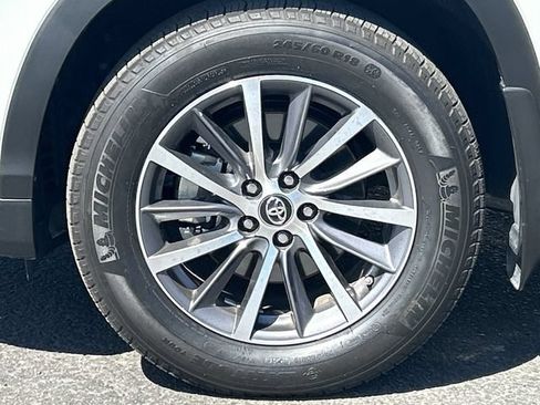 Used 2017 Toyota Highlander XLE AWD/4WD image 10