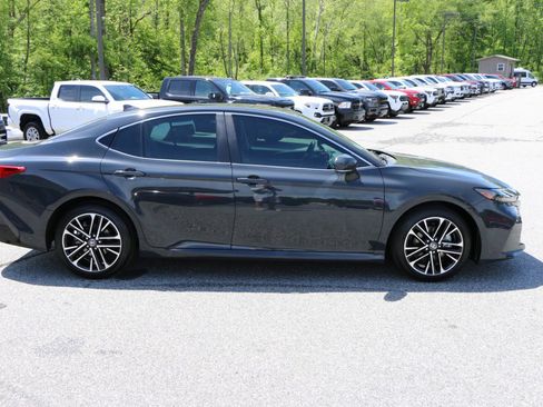 Used 2025 Toyota Camry XLE FWD image 9