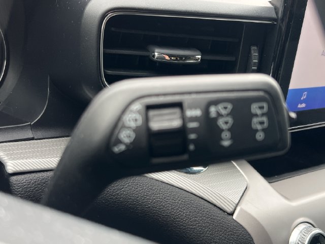 Used 2024 Ford Explorer XLT w/ Equipment Group 202A AWD/4WD image 31