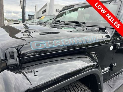 Used 2021 Jeep Gladiator Overland w/ Cold Weather Group AWD/4WD image 9