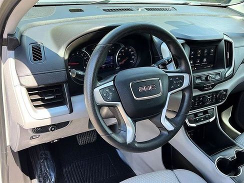 Used 2022 GMC Terrain SLE w/ Driver Convenience Package FWD image 16