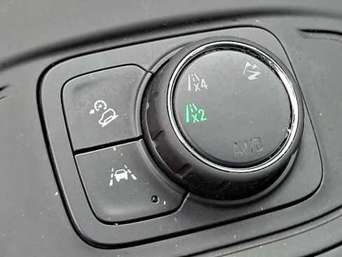 Used 2024 GMC Terrain SLE AWD/4WD image 25