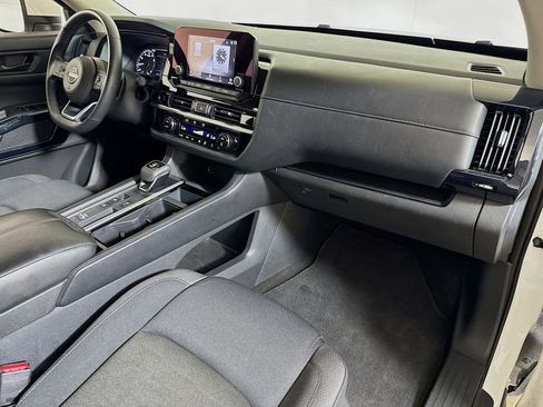 Used 2025 Nissan Pathfinder SV FWD image 27