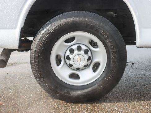 Used 2022 Chevrolet Express 3500 w/ Driver Convenience Package image 13