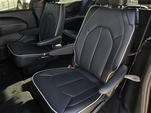 New 2026 Chrysler Pacifica Limited w/ S Appearance Package image 12